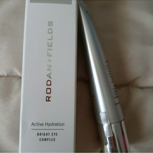 Active hydration eyecream